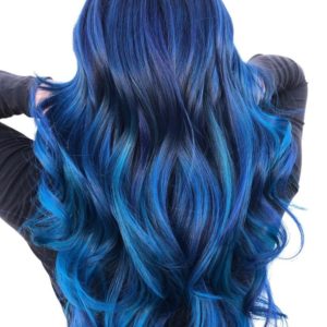 Coloration de cheveux : se teindre les cheveux en bleu