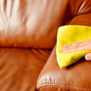 Comment nettoyer le canapé en faux cuir