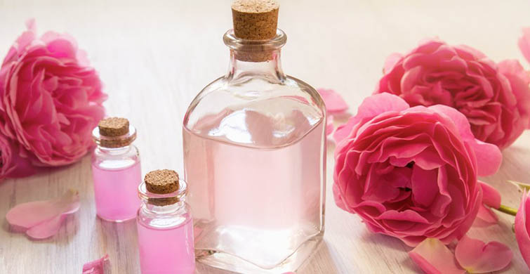 EAU DE ROSE aide a éviter les problèmes de peau