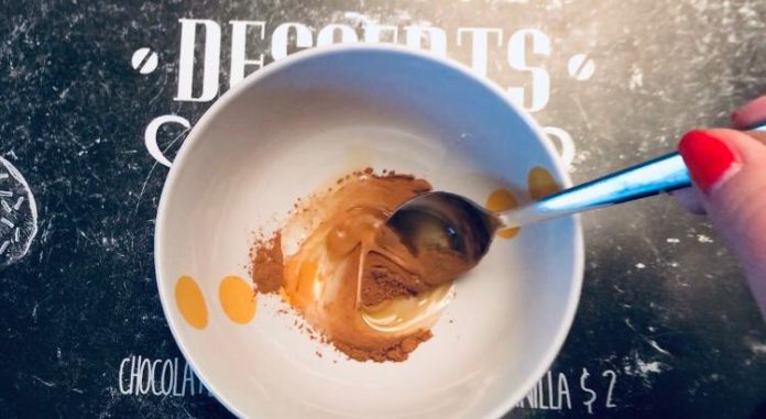 Miel et cannelle: la recette dans une cuillère à café!