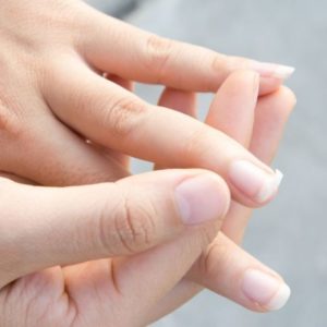 comment réparer un ongle cassé facilement ?