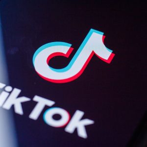 Comment avoir le mode sombre TikTok ?