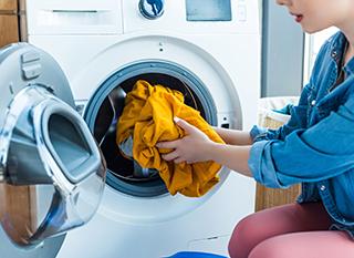 Ne laissez pas les vêtements dans la machine à laver trop longtemps