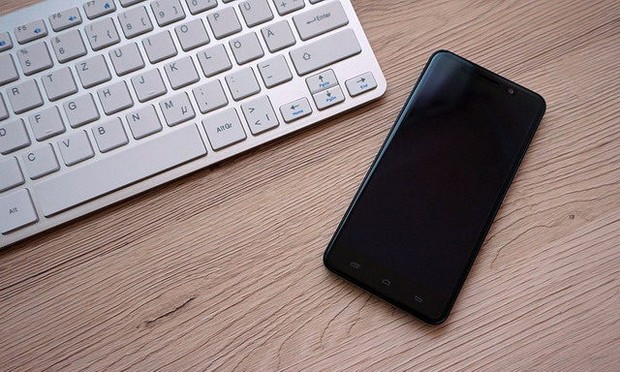 Comment connecter un clavier sur un telephone ?