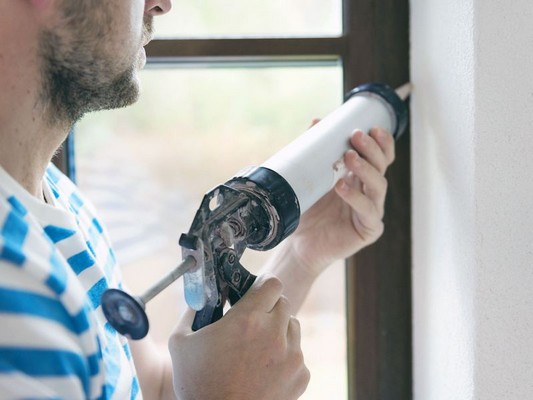 Scellez les fissures et les trous