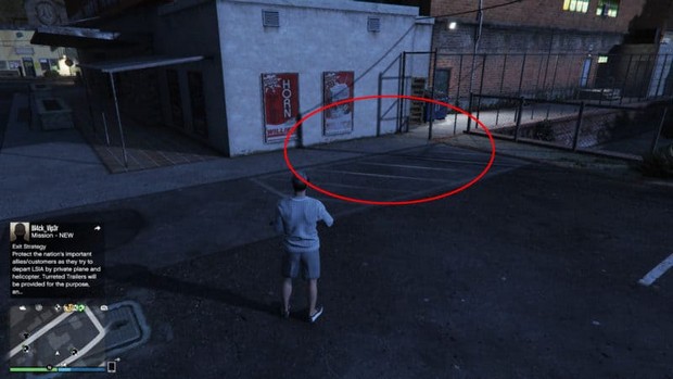 Deuxième emplacement de l'accessoire 10 où la camionnette peut être à côté de l'affiche rouge