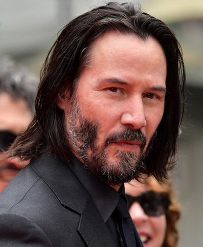 Keanu Reeves avec une barbe inégale