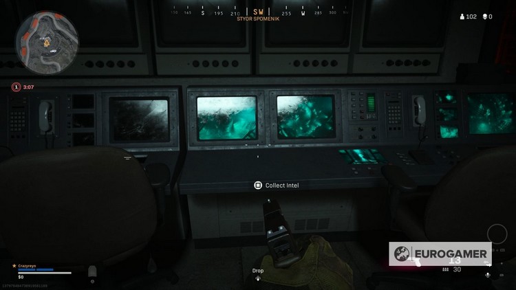 L'indice 6 est situé juste entre les deux écrans et les chaises