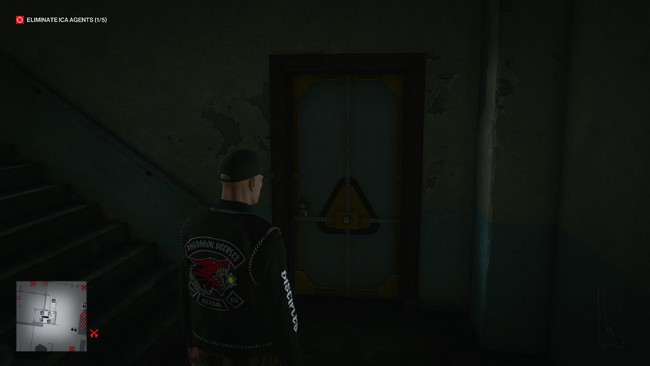 Porte de sous-sol motard