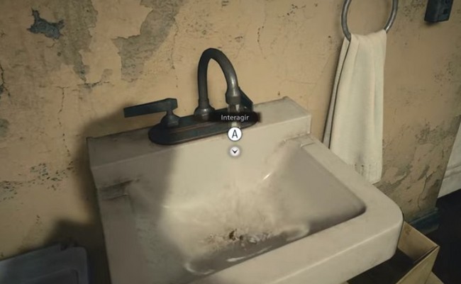 le lavabo pour nettoyer la Bague couverte de sang