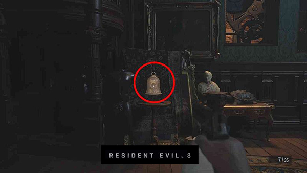 sur la table à gauche de buste