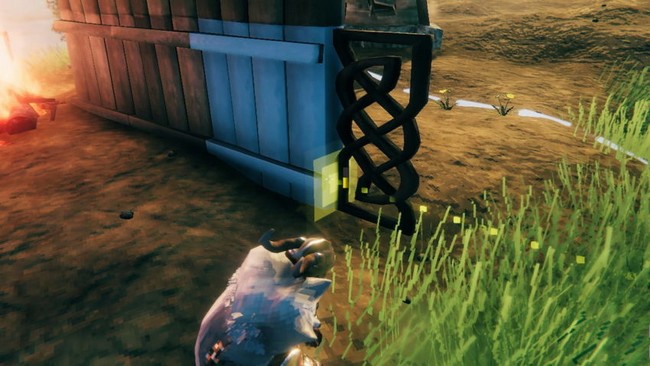 Séparateur en bois sombre sculpté