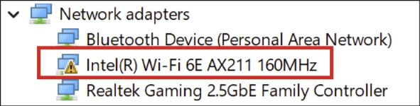 Exemple de carte Wi-Fi signalée par un triangle jaune dans le Gestionnaire de périphériques. Le nom de la carte varie selon le PC.