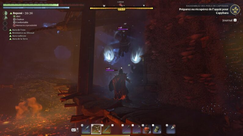Banshee flottant dans la Brume et lançant des projectiles dans Enshrouded