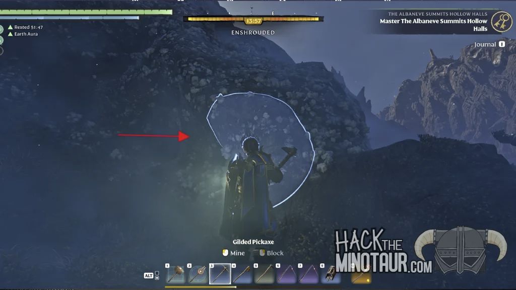 Filon de diamant visible dans une paroi rocheuse embrumée d’Enshrouded