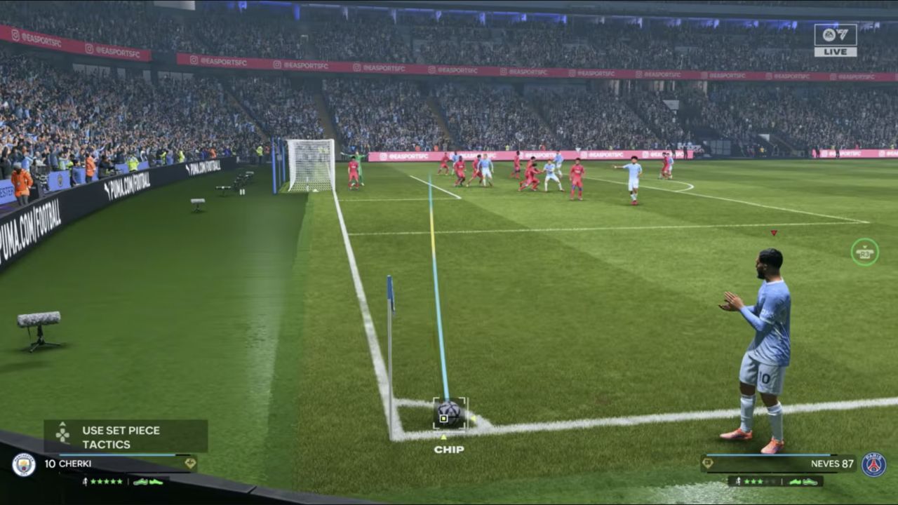 Tireur de corner de FC 27 avec trajectoire du centre et joueurs dans la surface