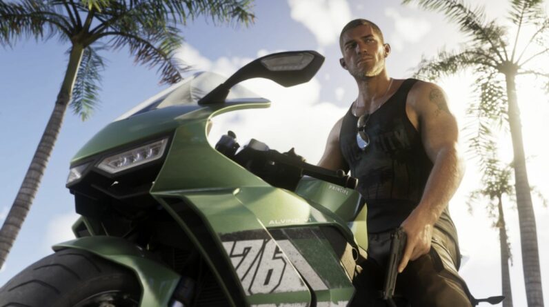 Jason à côté d’une moto dans une capture officielle de GTA 6